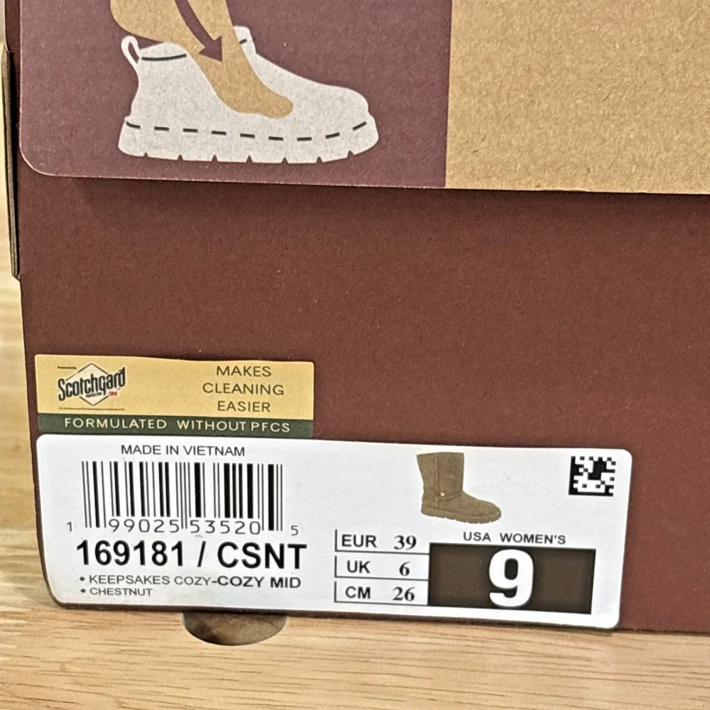 Woman’s Skechers Slip-Ins Keepsakes Cozy light brown boots sz 9 New box